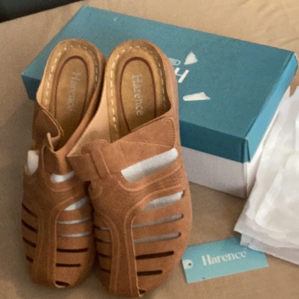 NWT Harence Brown Sandals